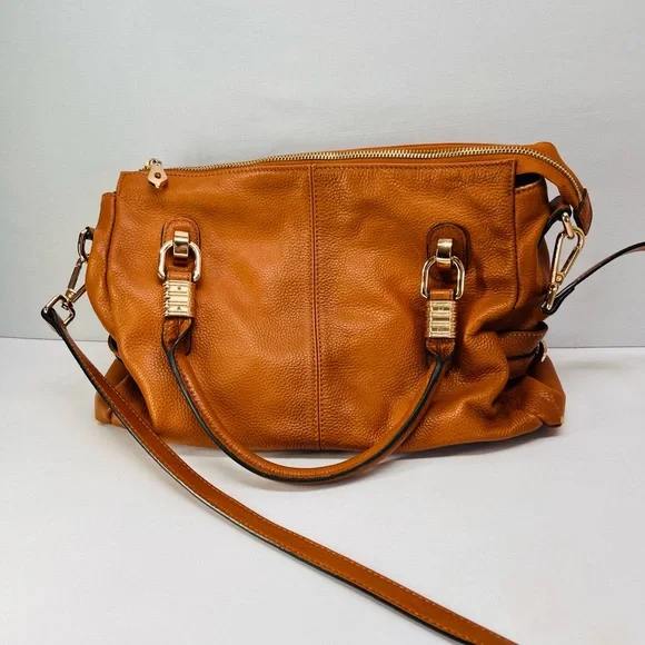 Chic Brown Leather Shoulder Bag - Picture 4 of 15